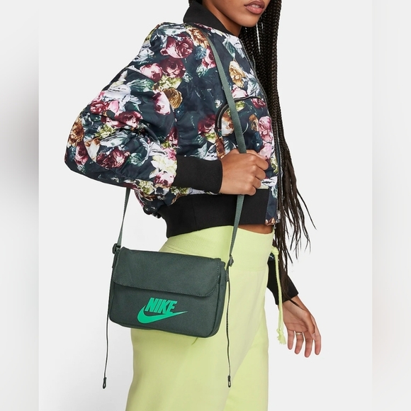 Nike Crossbody Bag - Picture 6 of 16